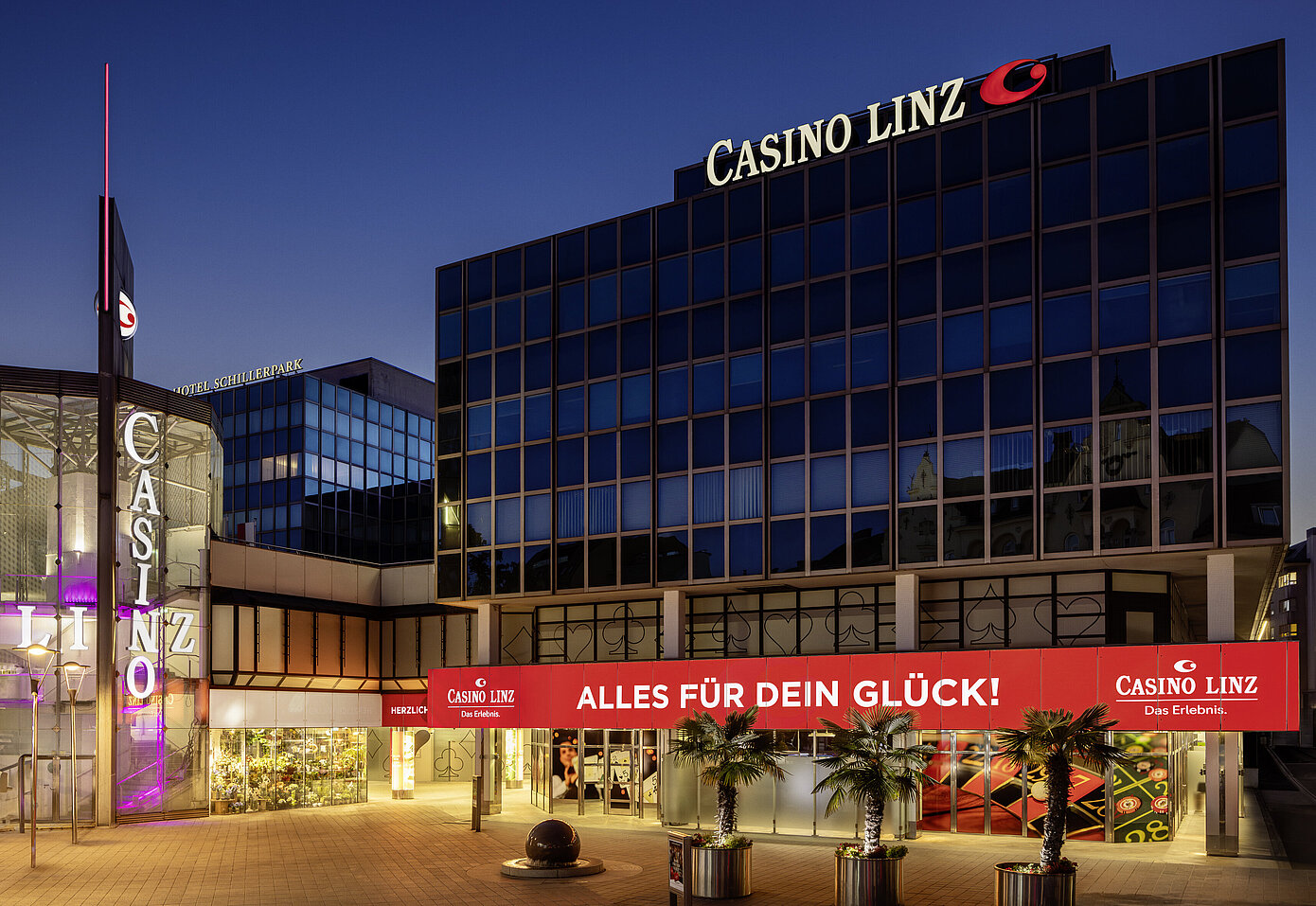 Casino Linz Außenansicht bei Nacht