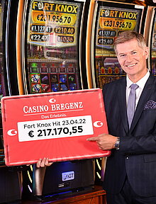 Fort Knox Gewinn im Casino Beregenz, Direktor mit Gewinnerscheck