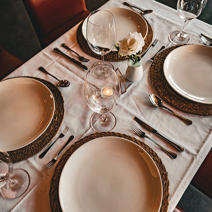 Ein gedeckter Tisch im Partnerrestaurant La Strada8