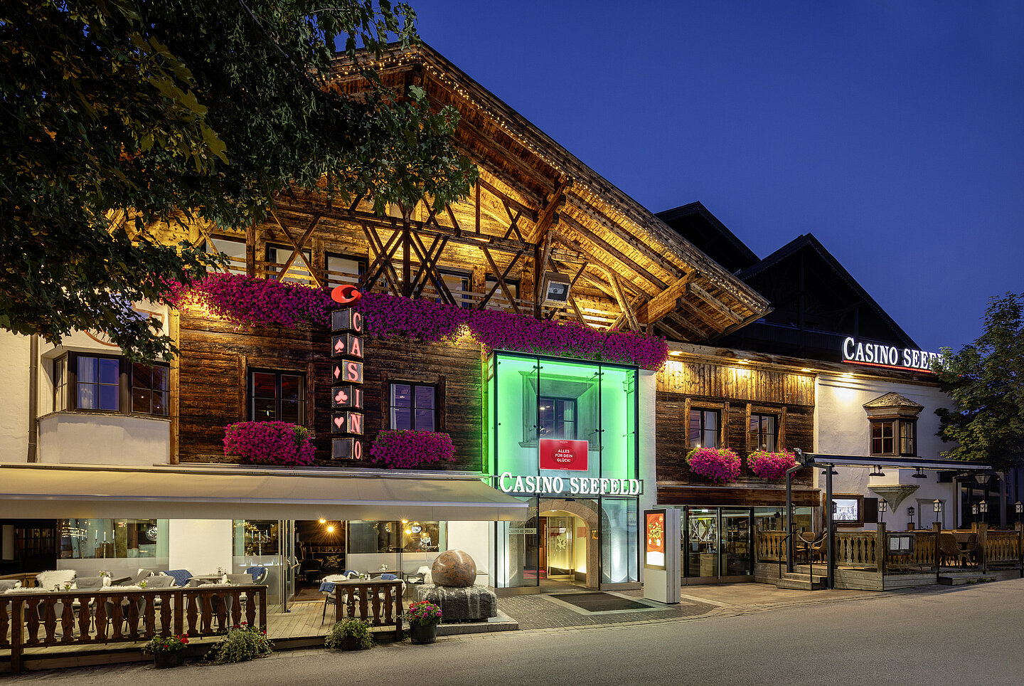 Casino Seefeld Außenansicht bei Nacht